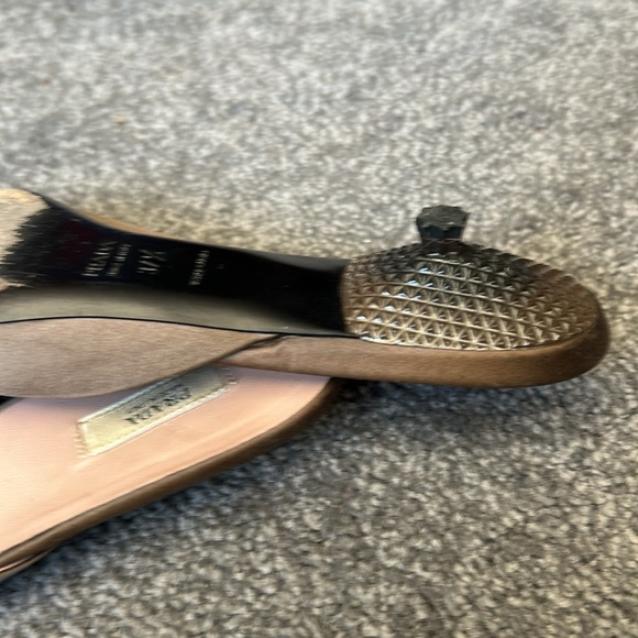 Prada dress shoes-great with casual and dress clothing. 1/4 inch heel - Picture 4 of 6